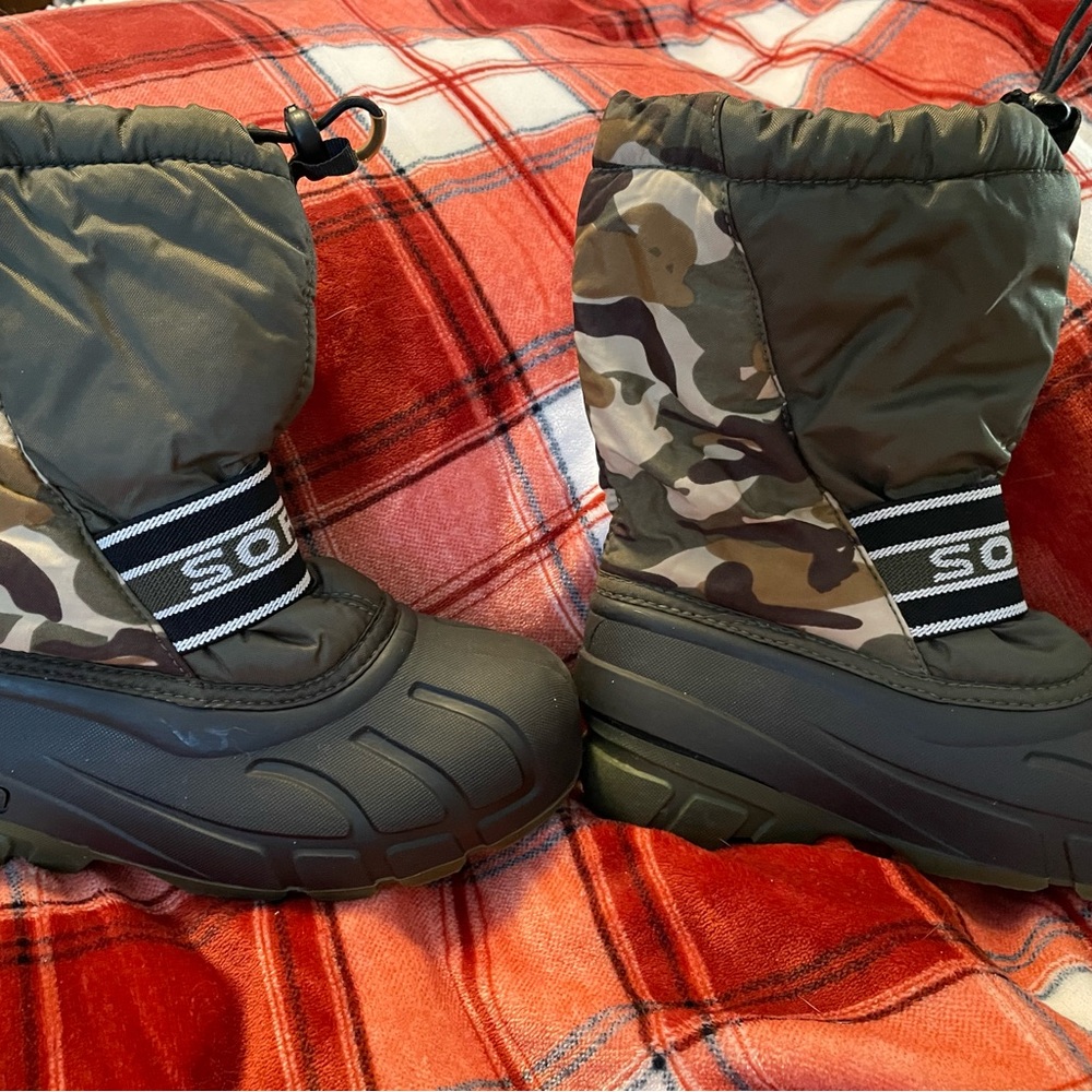 SORREL BOOTS YOUTH SIZE 4 WOMENS ADULT SIZE 6